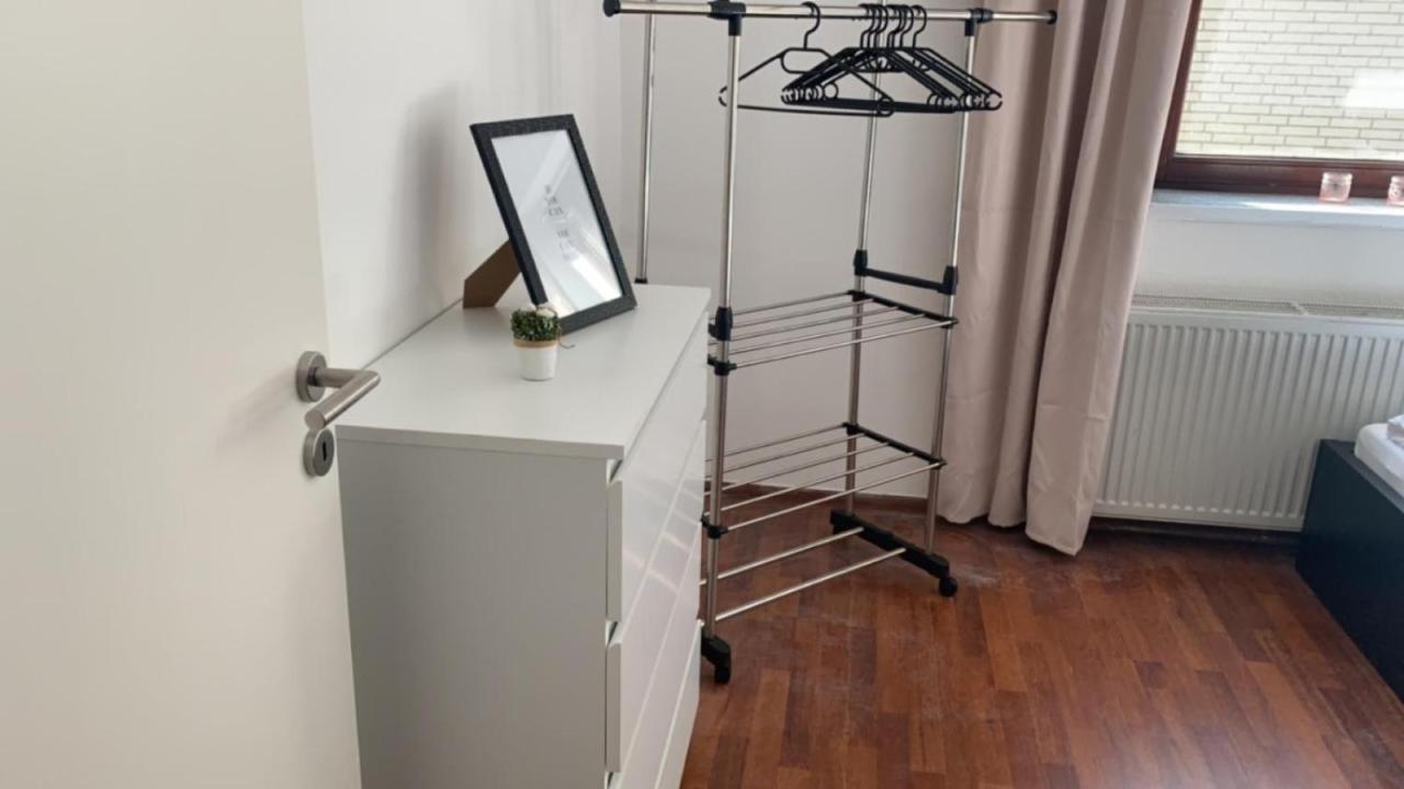 Zimmer In Wohnung Monteure Apartment Kuche Modern Enger Kültér fotó
