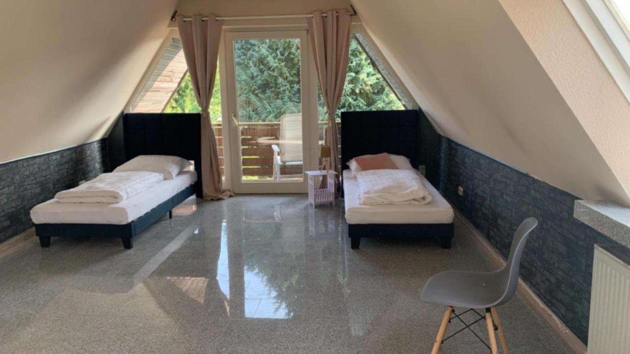 Zimmer In Wohnung Monteure Apartment Kuche Modern Enger Kültér fotó