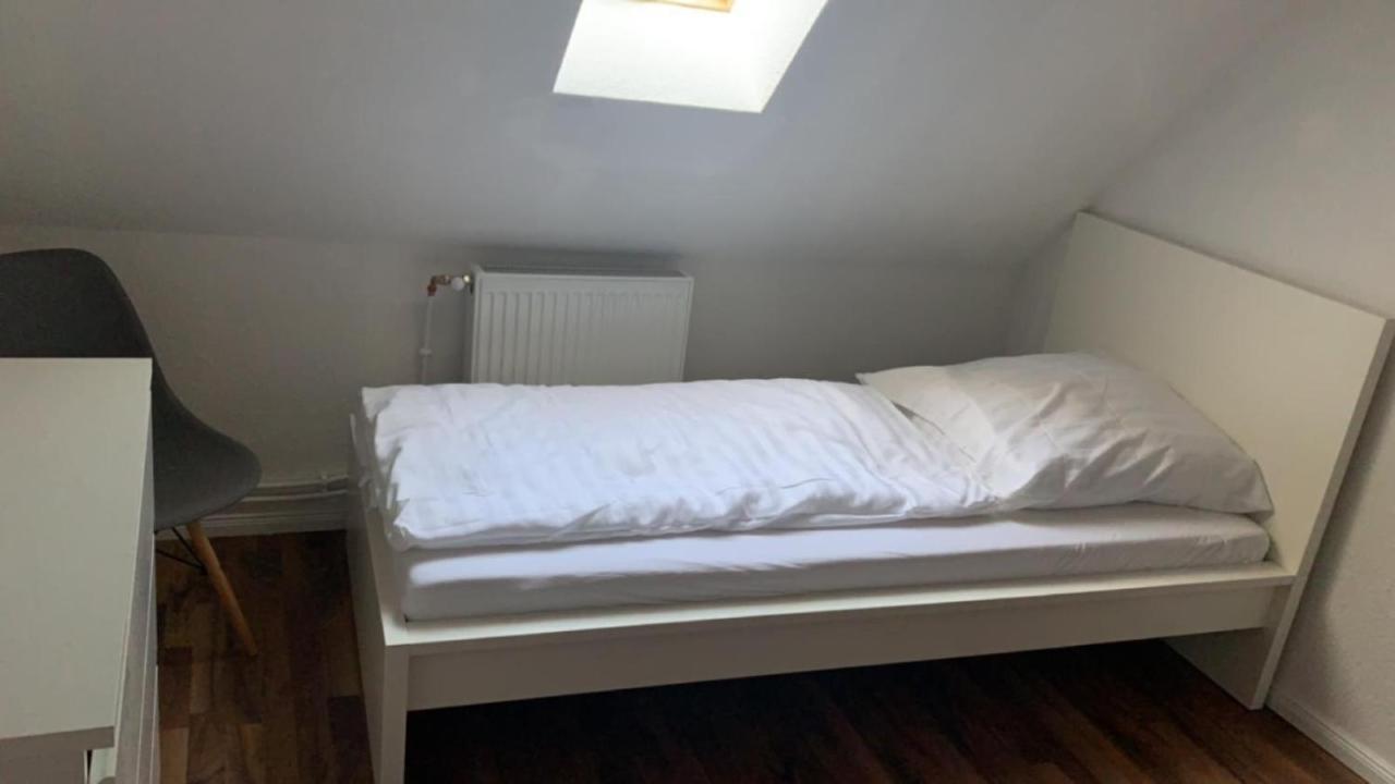 Zimmer In Wohnung Monteure Apartment Kuche Modern Enger Kültér fotó