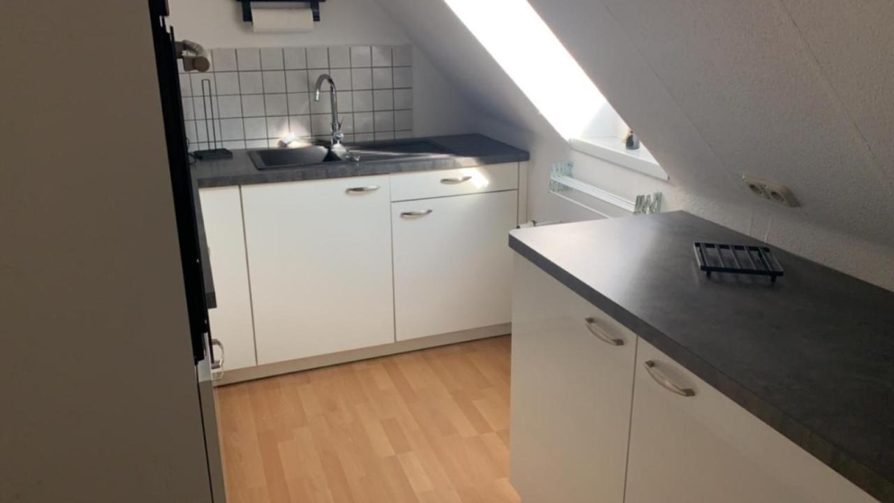 Zimmer In Wohnung Monteure Apartment Kuche Modern Enger Kültér fotó